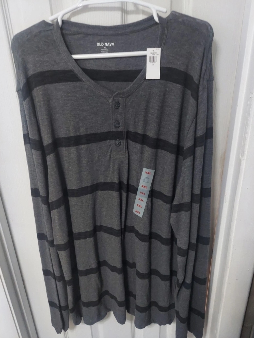 Old Navy Men's Gray and Black Striped Long-Sleeve Henley